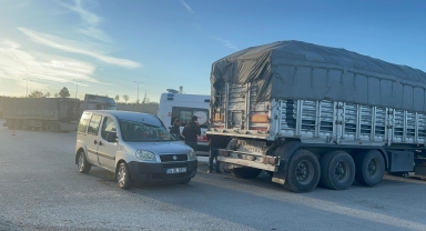 Çorum'da tırla çarpışan hafif ticari aracın sürücüsü yaralandı