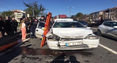 Düzce'de cip ile otomobilin çarpışması sonucu 5 kişi yaralandı