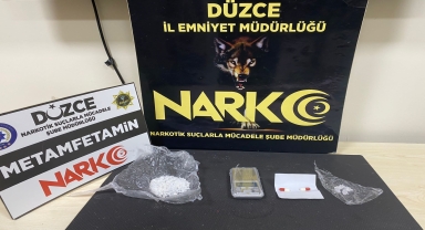 Düzce'de otomobilde uyuşturucuyla yakalanan 2 şüpheli tutuklandı