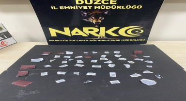 Düzce'de uyuşturucuyla yakalanan yabancı uyruklu 2 zanlı tutuklandı