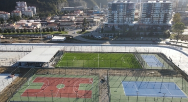 Giresun'da 40 yıllık çöp alanındaki spor sahaları ve ticari işletmelerin yapımı sürüyor