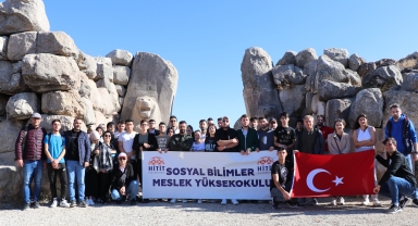 Hitit Üniversitesi öğrencileri Hitit Yolu'nda yürüyüş ve çevre temizliği yaptı