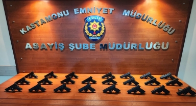 İstanbul'dan Kastamonu'ya ruhsatsız tabanca getiren 3 kişi yakalandı