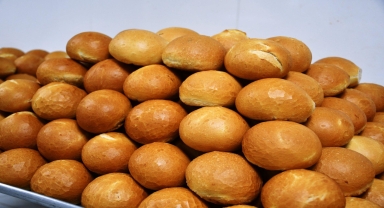 Karabük'te meslek liseliler günde 2 bin ekmek üretiyor