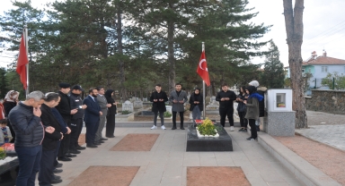 Laçin Kaymakamı Şimşek, şehit Aybüke öğretmenin kabrini ziyaret etti