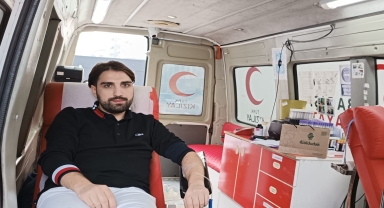 Rize'de Türk Kızılay'a kan bağışında bulunanlara bal hediye edildi