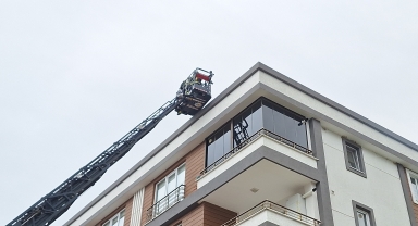 Samsun’da 5 katlı binan çatı katında yangın çıktı