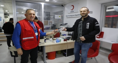 Samsun'da Türk Kızılaya kan bağışı yapanlara kitap hediye edildi
