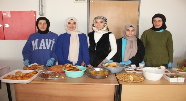 Suluova'da öğrenciler Filistinli çocuklar için kermes düzenledi