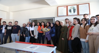 Üniversite öğrencilerinden Prof. Dr. Nazan Bekiroğlu'na ziyaret