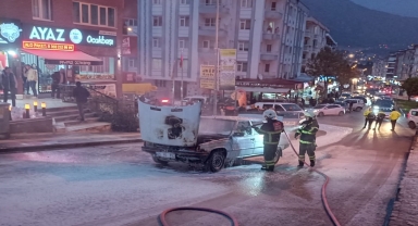 Amasya'da seyir halindeki otomobilde çıkan yangın söndürüldü