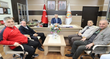 Başarılı sporculardan 19 Mayıs Belediye Başkanı Topaloğlu'na ziyaret