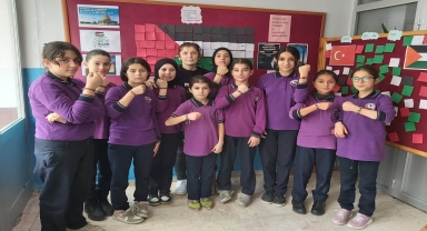 Boyabat'ta öğrenciler harçlıklarını Filistin'e bağışladı