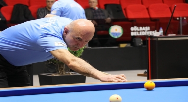 Düzceli sporcu, 3 Bant Bilardo Veteranlar Türkiye Şampiyonası'nda birinci oldu