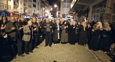 Gerze'de vatandaşlar umreye uğurlandı