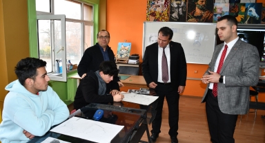 Gümüşhacıköy Kaymakamı Büyükkaymakcı'dan okul ziyareti