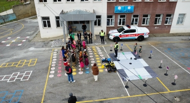 Gümüşhane'de jandarma ekiplerinden öğrencilere trafik eğitimi