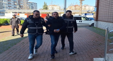 GÜNCELLEME 2 - Samsun'da bıçaklı kavgada babayı yaralayıp oğlunu öldüren zanlı adliyede