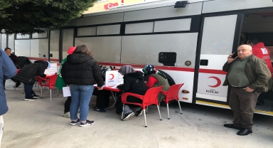 Halk Eğitim Merkezi öğretici ve kursiyerlerinden kan bağışı