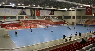 Kadınlar Salon Hokeyi Süper Lig'in 2. etabı Amasya'da başladı
