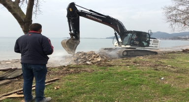 Karadeniz Ereğli'de sahil bandında temizlik çalışmaları sürüyor