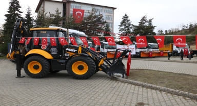 Kastamonu'da karla mücadelede kullanılacak 11 iş makinesi hizmete sunuldu