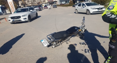 Merzifon'da motosiklet ile otomobilin çarpışması sonucu 1 kişi yaralandı