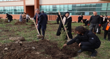 Ordu Üniversitesi'nde 100 fidan toprakla buluşturuldu