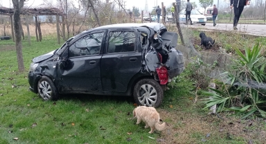 Salıpazarı'nda devrilen otomobildeki 2 kişi yaralandı