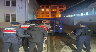 Samsun'da hırsızlar çaldıkları kredi kartıyla alışveriş yapınca yakalandı