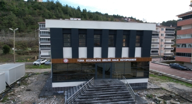 Selin vurduğu Bozkurt'a kütüphane eczacılardan