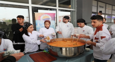 Sinop'ta üniversite öğrencilerine keşkek ikram edildi