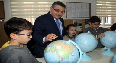 Sinop'ta Vali Özarslan öğrencilere