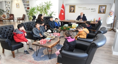 Terme Belediye Başkanı Kılıç'a öğrencilerden Yerli Malı Haftası ziyareti