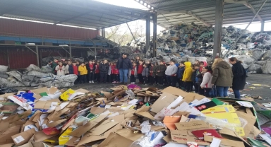 Trabzon'da ilkokul öğrencileri geri dönüşüm tesisini ziyaret etti