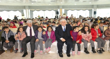 Trabzon'da ilkokul öğrencileri tiyatro izledi