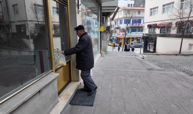 59 yıl önce başladığı arzuhalciliği ilerlemiş yaşına rağmen sürdürüyor