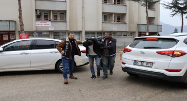 Amasya'da araçlarında 120 kilogram esrar bulunan 2 zanlı tutuklandı
