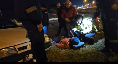 Çorum'da otomobil refüje çarptı, 2 kişi yaralandı