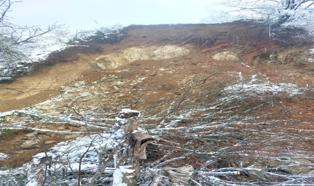 Mudurnu'da heyelan nedeniyle kapanan mahalle yolu ulaşıma açıldı