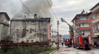 Tokat'ta çıkan çatı yangınında hasar oluştu