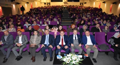 Trabzon'da öğretmenlerden şiir dinletisi