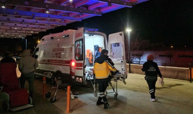 Çorum'da iki otomobil çarpıştı, 5 kişi yaralandı