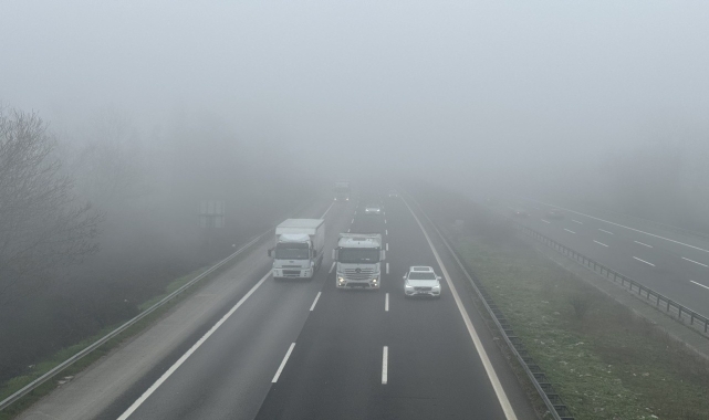 Düzce'de sis görüş mesafesini azalttı