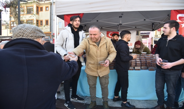 Görele'de şehitler için lokma tatlı dağıtıldı