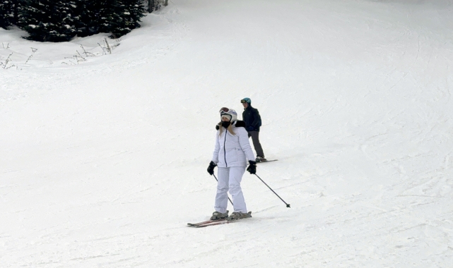 Ilgaz Dağı'ndaki Yurduntepe Kayak Merkezi'nde tatil yoğunluğu sürüyor