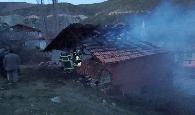 Kastamonu'da çıkan yangında bir ev ve 2 samanlık kullanılamaz hale geldi