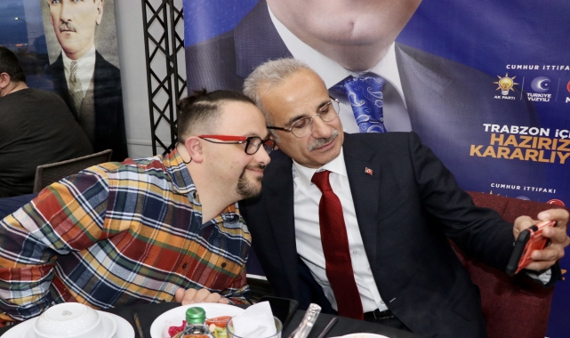Bakan Uraloğlu, Trabzon'da özel bireylerle iftarda buluştu: