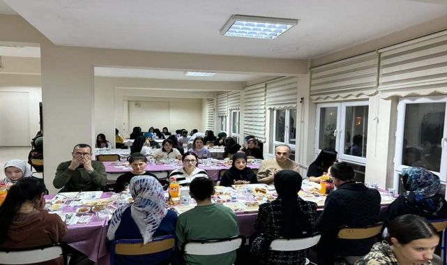 Bayat Kaymakamı Söyler öğrencilerle iftar yaptı