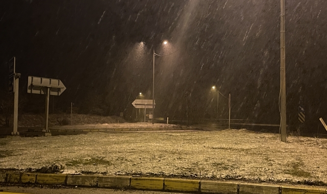 Bolu Dağı'nda kar yağışı etkili oluyor